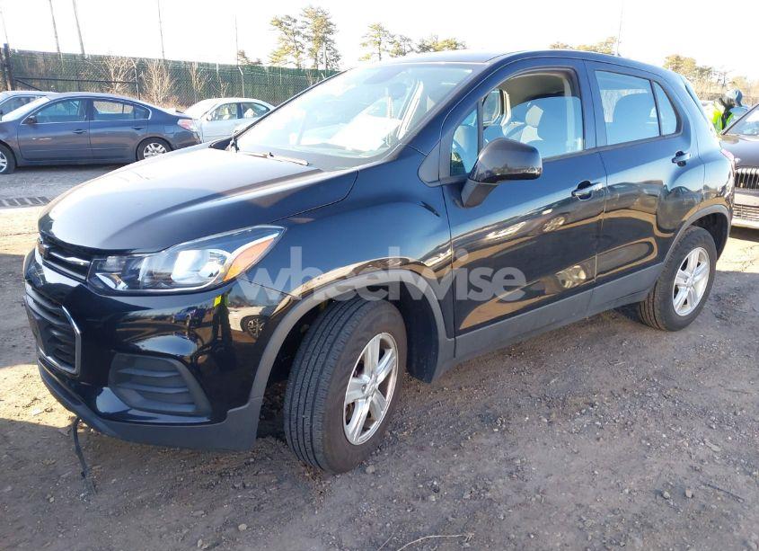 Photo 2 of 2018 Chevrolet Trax LS (VIN 3GNCJNSB0JL247861)