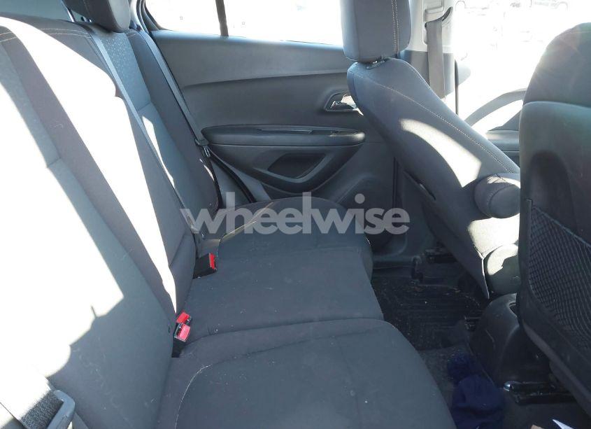 Photo 8 of 2018 Chevrolet Trax LS (VIN 3GNCJNSB0JL247861)