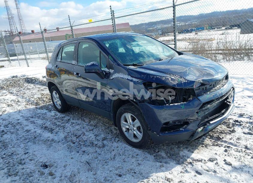 2018 Chevrolet Trax LS (VIN 3GNCJNSB0JL300655) main photo