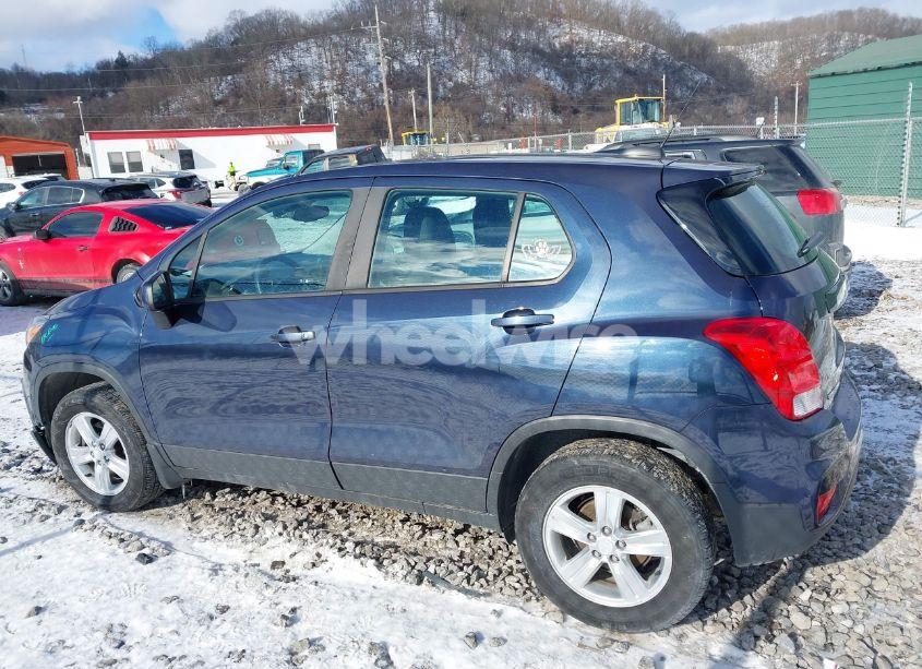 Photo 14 of 2018 Chevrolet Trax LS (VIN 3GNCJNSB0JL300655)