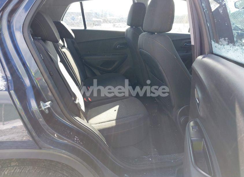 Photo 8 of 2018 Chevrolet Trax LS (VIN 3GNCJNSB0JL300655)