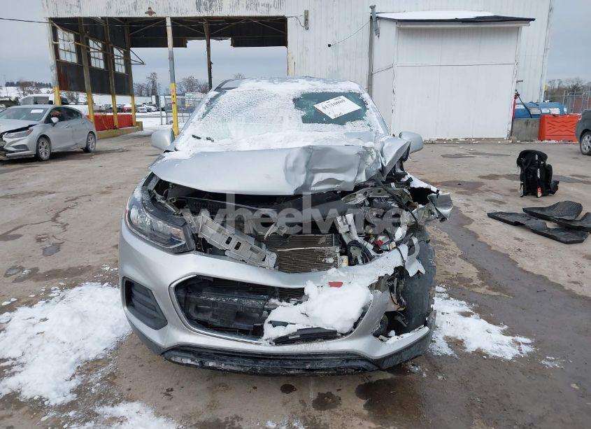 Photo 12 of 2018 Chevrolet Trax (VIN 3GNCJNSB1JL406838)