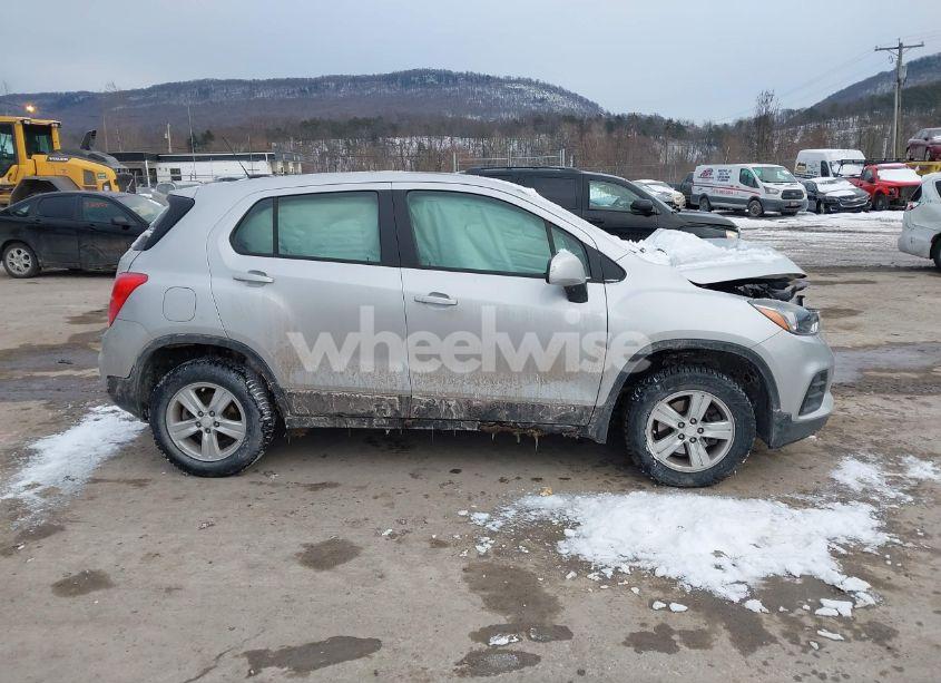 Photo 13 of 2018 Chevrolet Trax (VIN 3GNCJNSB1JL406838)