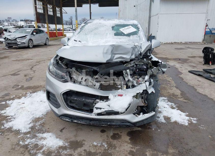 Photo 6 of 2018 Chevrolet Trax (VIN 3GNCJNSB1JL406838)