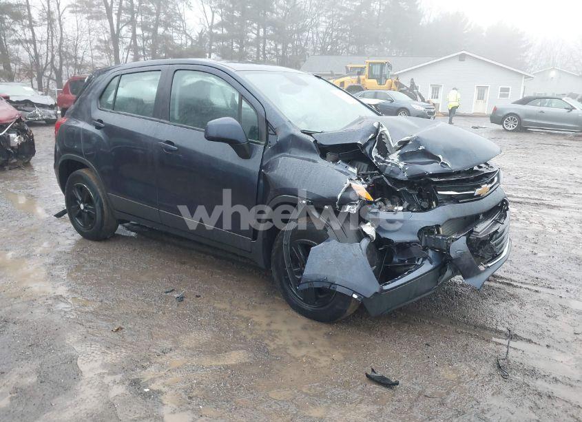 2019 Chevrolet Trax LS (VIN 3GNCJNSB1KL156115) main photo