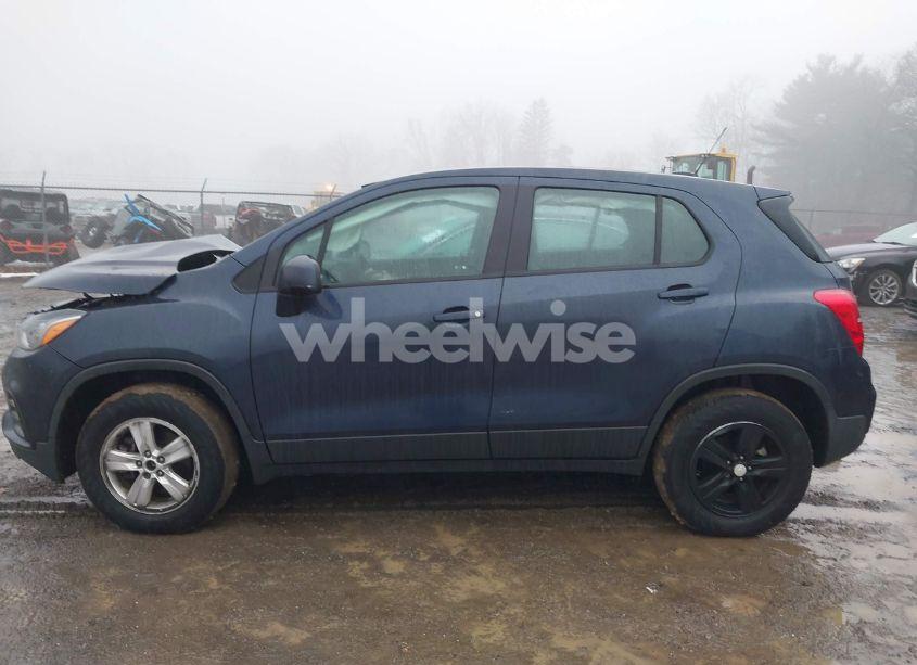 Photo 15 of 2019 Chevrolet Trax LS (VIN 3GNCJNSB1KL156115)