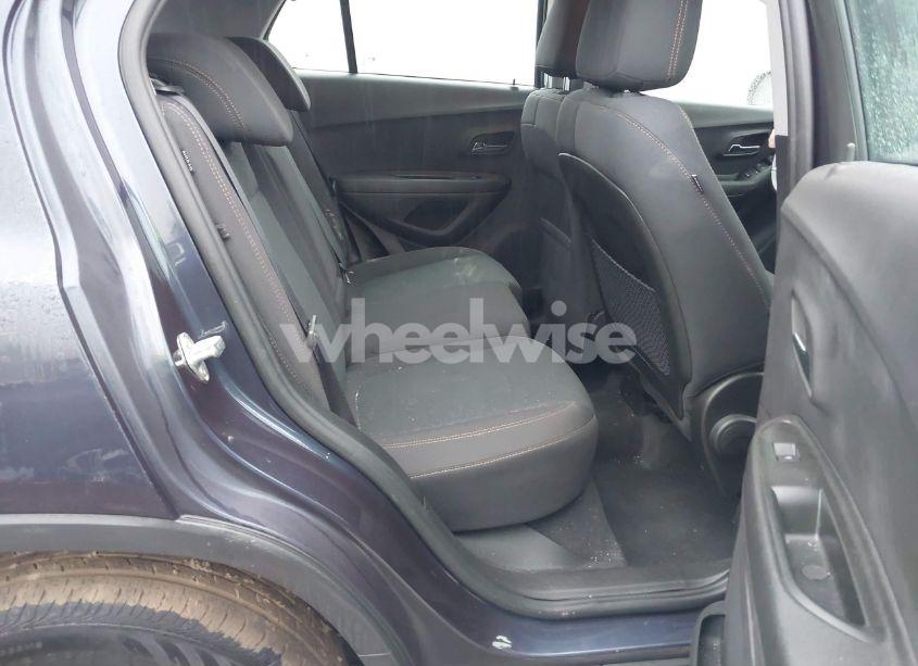 Photo 8 of 2019 Chevrolet Trax LS (VIN 3GNCJNSB1KL156115)