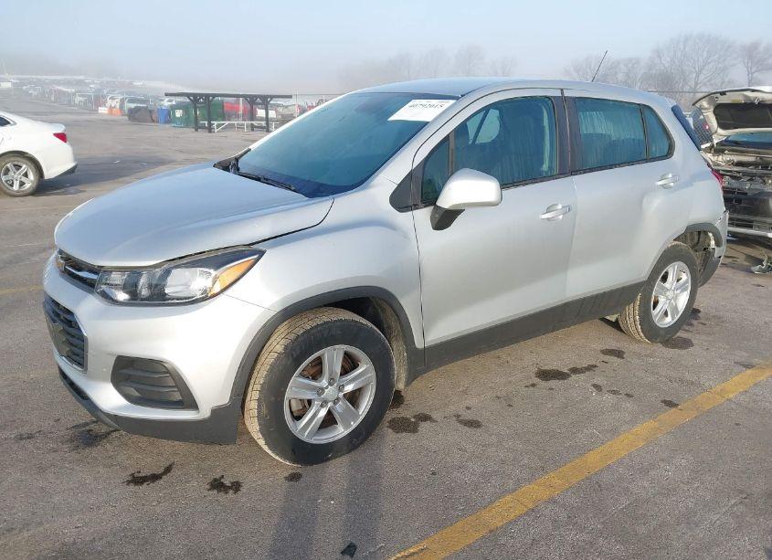 Photo 2 of 2019 Chevrolet Trax LS (VIN 3GNCJNSB1KL229421)