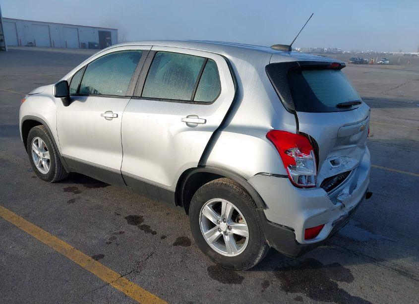 Photo 3 of 2019 Chevrolet Trax LS (VIN 3GNCJNSB1KL229421)