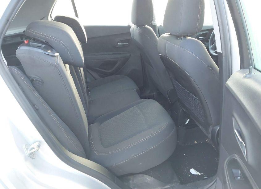 Photo 8 of 2019 Chevrolet Trax LS (VIN 3GNCJNSB1KL229421)