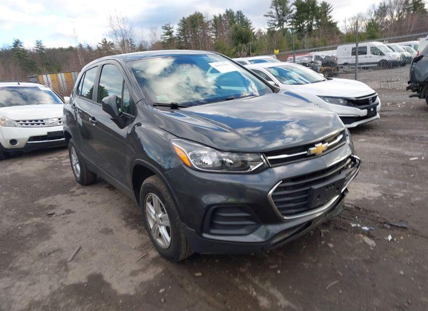 2019 Chevrolet Trax LS (VIN 3GNCJNSB1KL327865) main photo