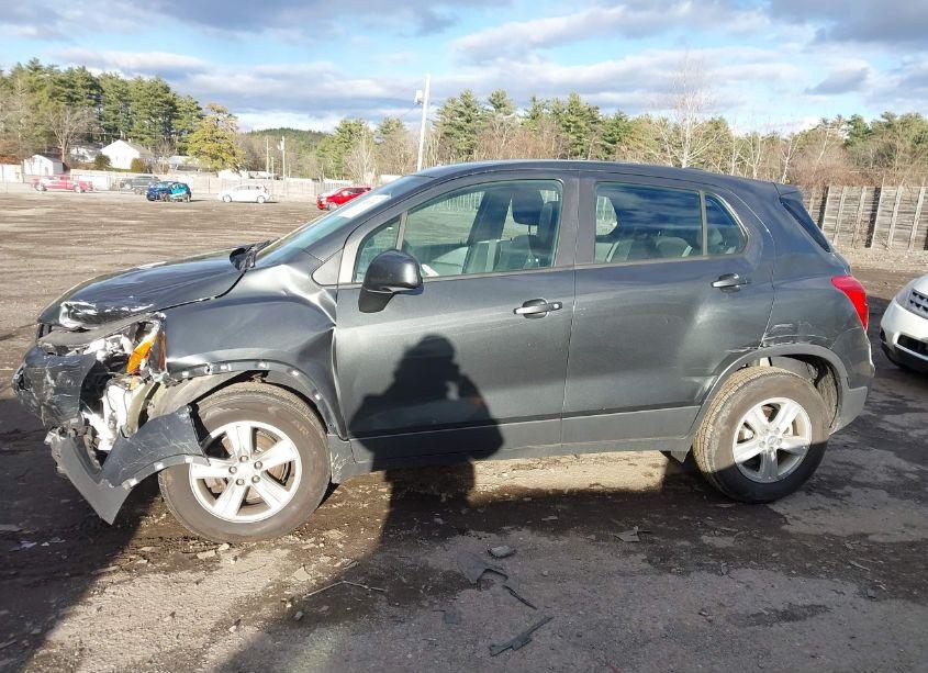Photo 14 of 2019 Chevrolet Trax LS (VIN 3GNCJNSB1KL327865)