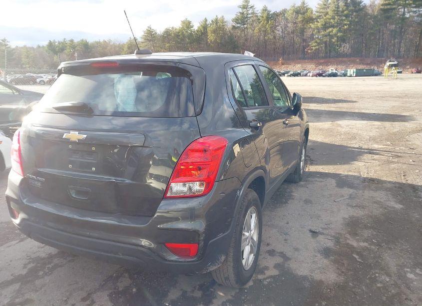 Photo 4 of 2019 Chevrolet Trax LS (VIN 3GNCJNSB1KL327865)