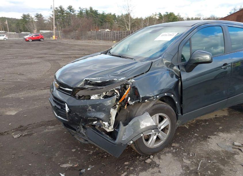 Photo 6 of 2019 Chevrolet Trax LS (VIN 3GNCJNSB1KL327865)
