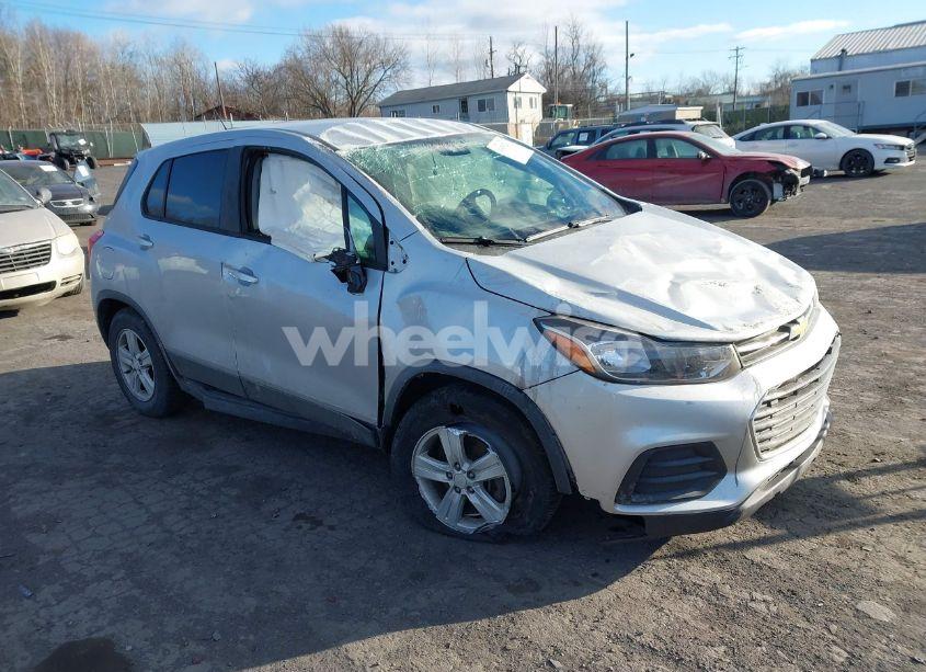 2020 Chevrolet Trax AWD LS (VIN 3GNCJNSB1LL148727) main photo