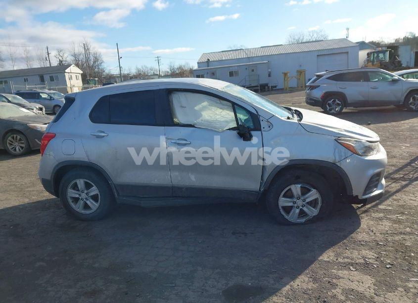 Photo 13 of 2020 Chevrolet Trax AWD LS (VIN 3GNCJNSB1LL148727)