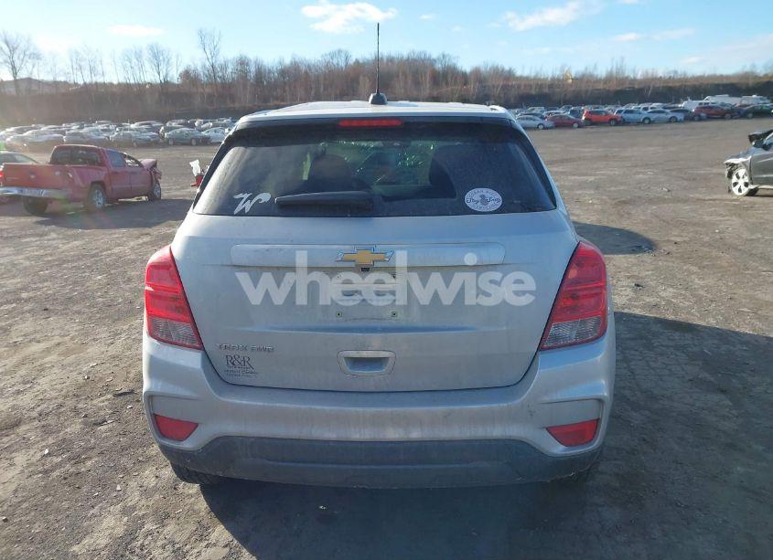 Photo 16 of 2020 Chevrolet Trax AWD LS (VIN 3GNCJNSB1LL148727)