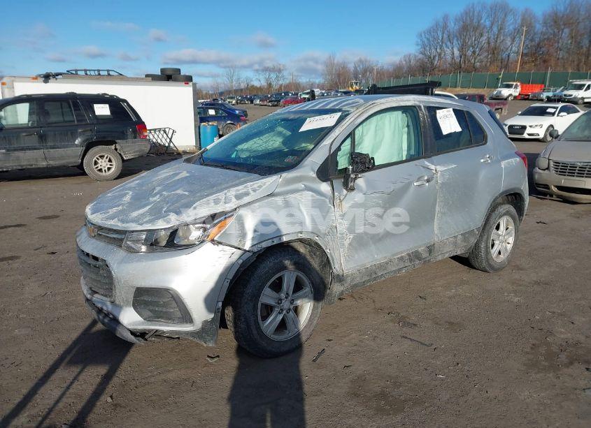 Photo 2 of 2020 Chevrolet Trax AWD LS (VIN 3GNCJNSB1LL148727)