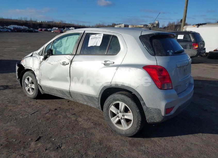 Photo 3 of 2020 Chevrolet Trax AWD LS (VIN 3GNCJNSB1LL148727)
