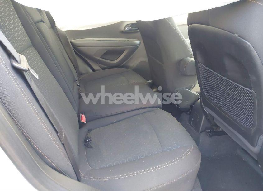 Photo 8 of 2020 Chevrolet Trax AWD LS (VIN 3GNCJNSB1LL148727)