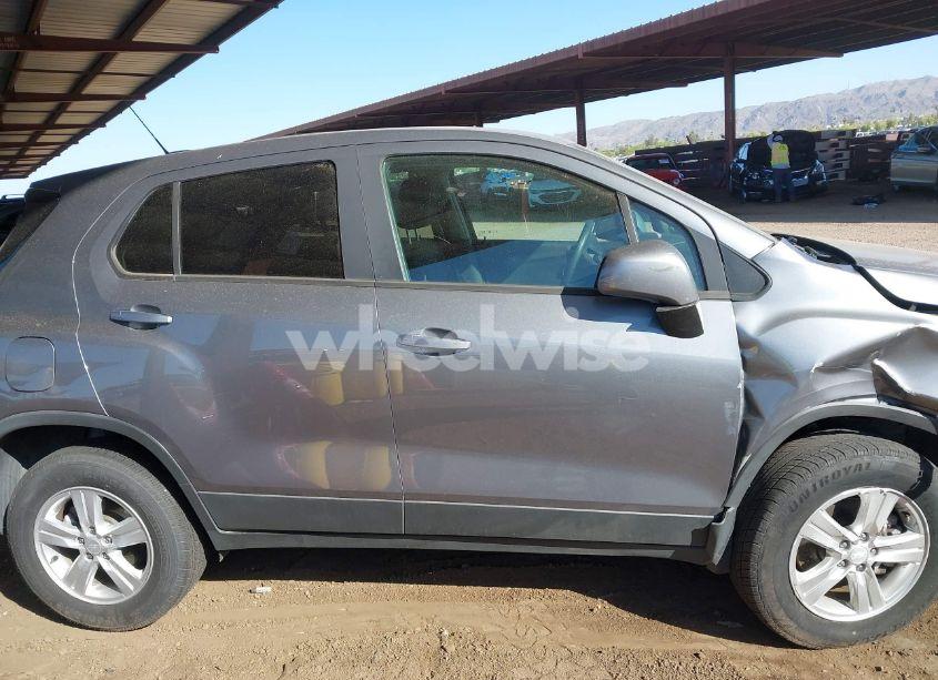 Photo 13 of 2020 Chevrolet Trax AWD LS (VIN 3GNCJNSB1LL271850)