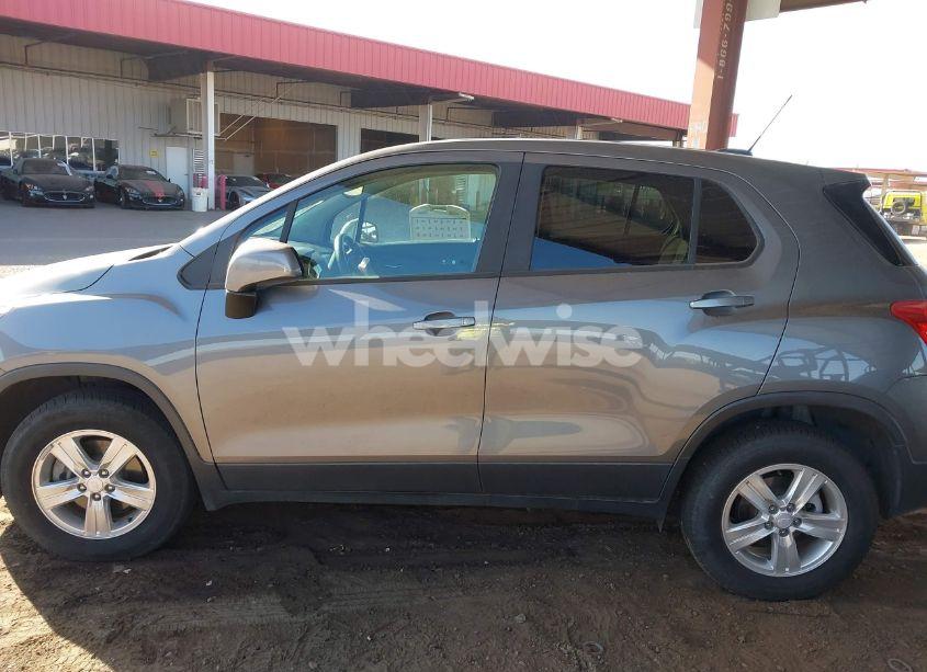 Photo 14 of 2020 Chevrolet Trax AWD LS (VIN 3GNCJNSB1LL271850)