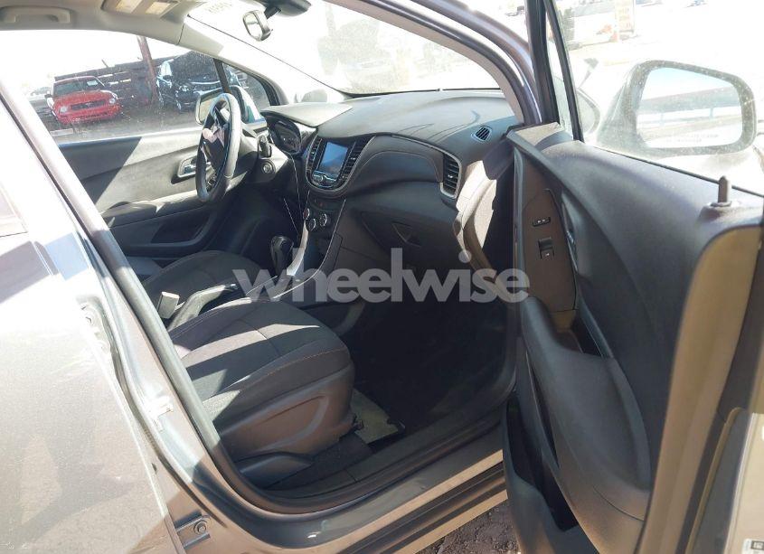 Photo 5 of 2020 Chevrolet Trax AWD LS (VIN 3GNCJNSB1LL271850)