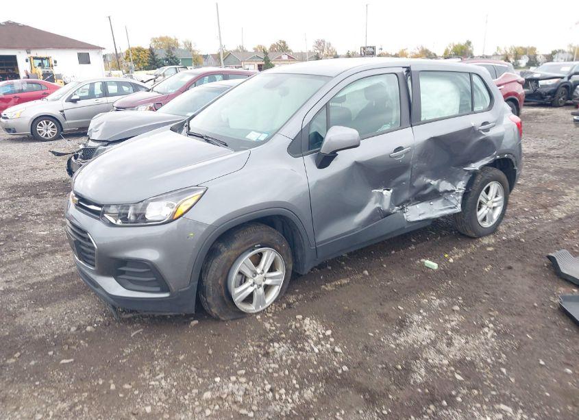 Photo 2 of 2020 Chevrolet Trax AWD LS (VIN 3GNCJNSB1LL274800)