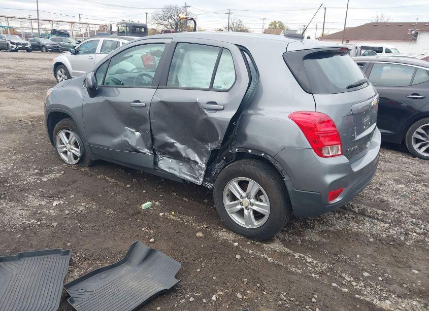 Photo 3 of 2020 Chevrolet Trax AWD LS (VIN 3GNCJNSB1LL274800)