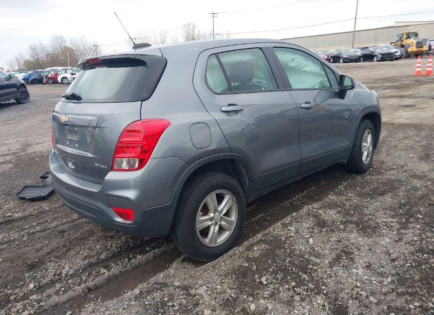Photo 4 of 2020 Chevrolet Trax AWD LS (VIN 3GNCJNSB1LL274800)