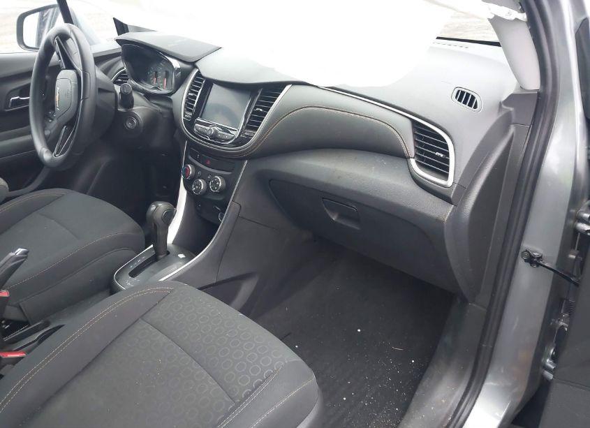 Photo 5 of 2020 Chevrolet Trax AWD LS (VIN 3GNCJNSB1LL274800)