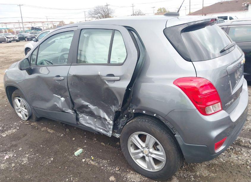Photo 6 of 2020 Chevrolet Trax AWD LS (VIN 3GNCJNSB1LL274800)