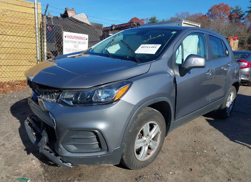 Photo 2 of 2020 Chevrolet Trax AWD LS (VIN 3GNCJNSB1LL324658)