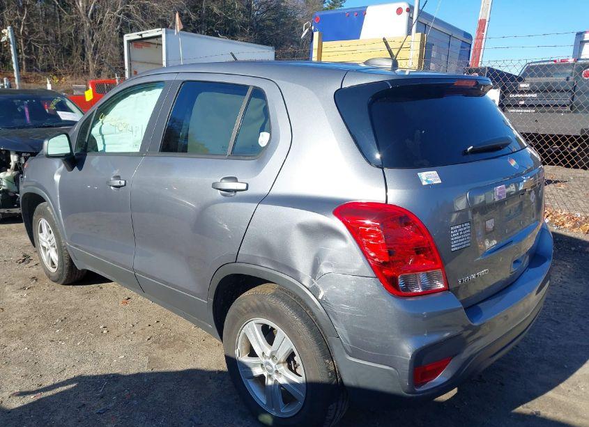 Photo 3 of 2020 Chevrolet Trax AWD LS (VIN 3GNCJNSB1LL324658)