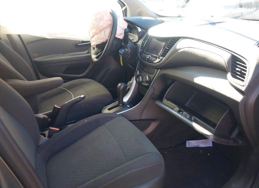 Photo 5 of 2020 Chevrolet Trax AWD LS (VIN 3GNCJNSB1LL324658)