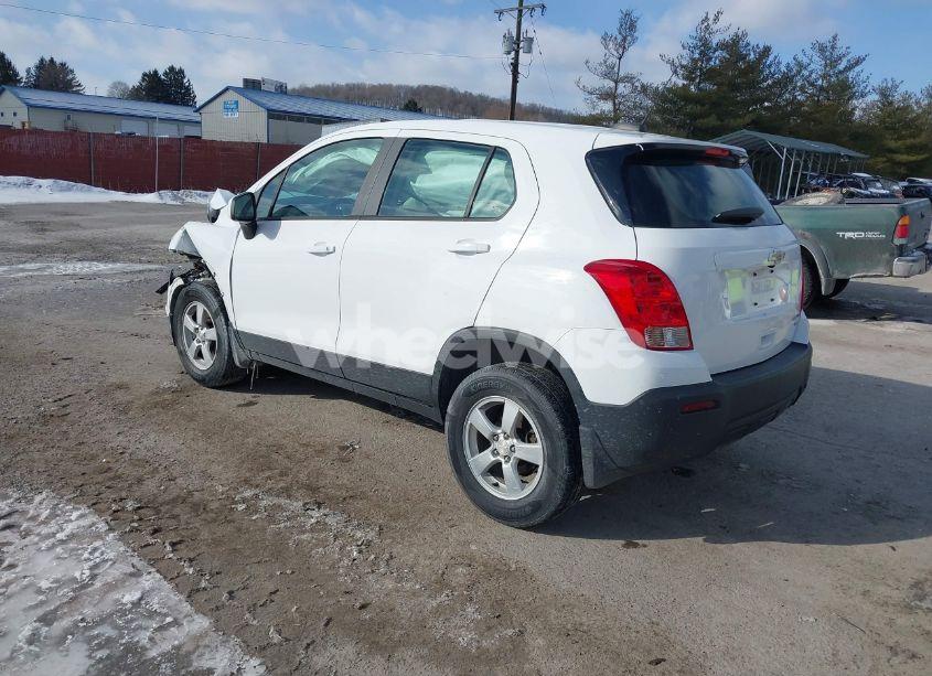 Photo 3 of 2016 Chevrolet Trax 1LS (VIN 3GNCJNSB2GL182925)