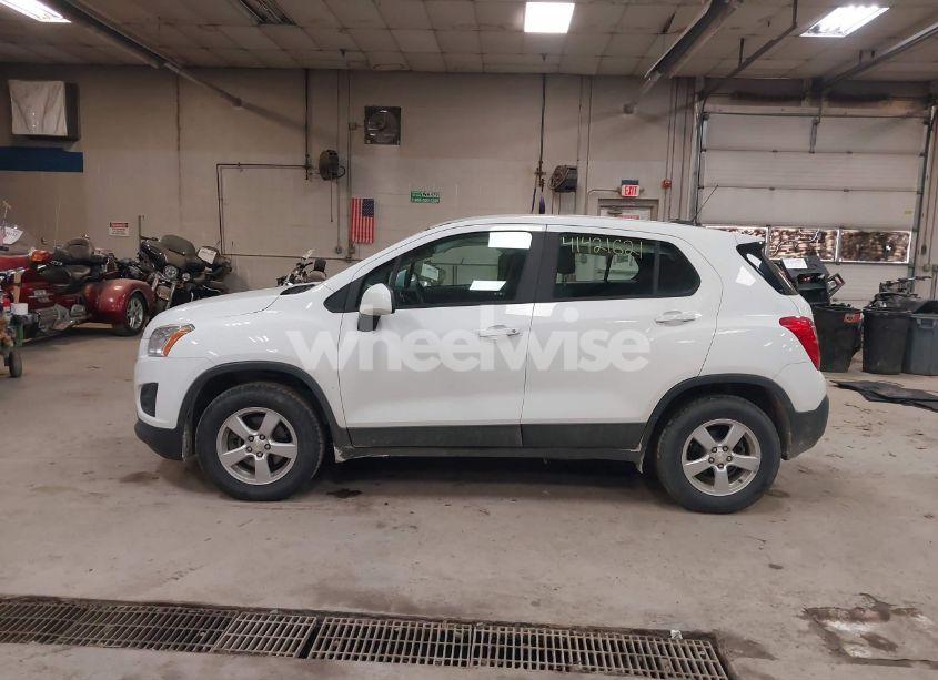 Photo 14 of 2016 Chevrolet Trax 1LS (VIN 3GNCJNSB2GL279607)