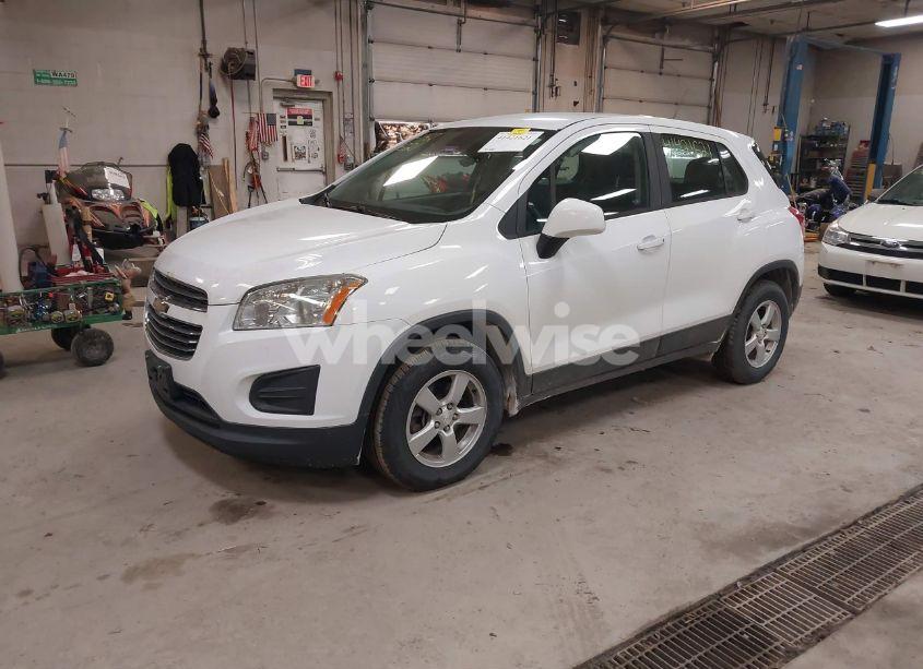 Photo 2 of 2016 Chevrolet Trax 1LS (VIN 3GNCJNSB2GL279607)