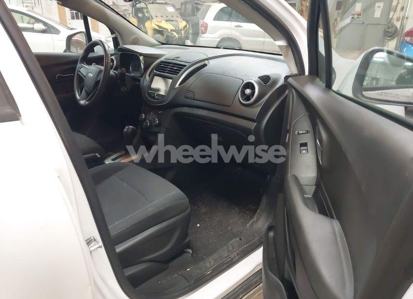 Photo 5 of 2016 Chevrolet Trax 1LS (VIN 3GNCJNSB2GL279607)