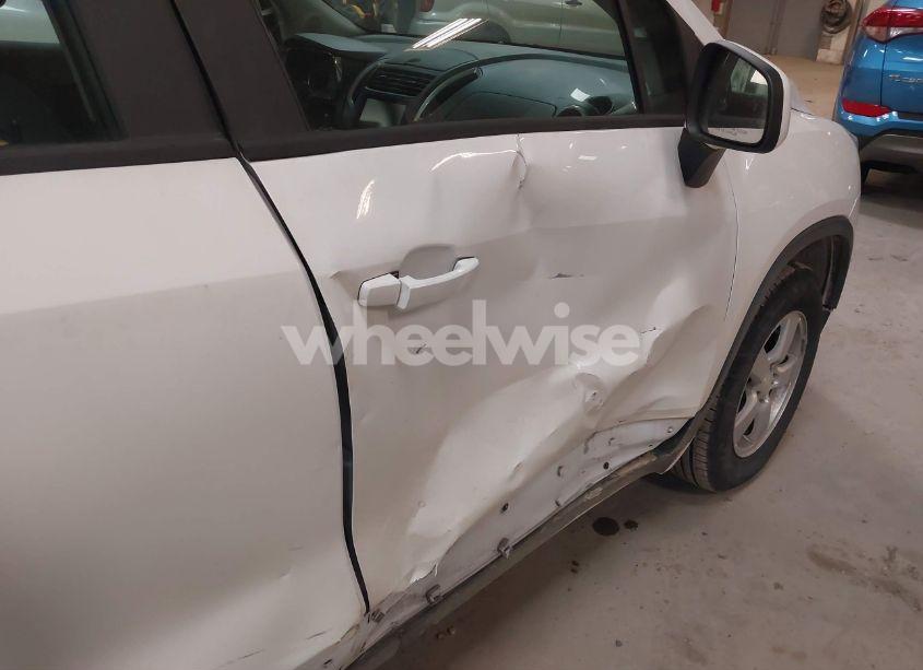 Photo 6 of 2016 Chevrolet Trax 1LS (VIN 3GNCJNSB2GL279607)