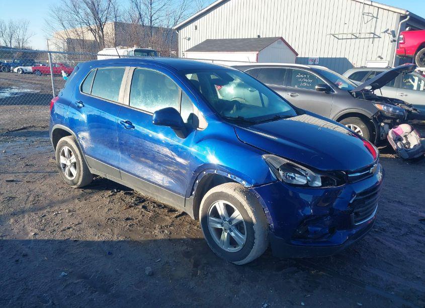 2017 Chevrolet Trax LS (VIN 3GNCJNSB2HL185437) main photo