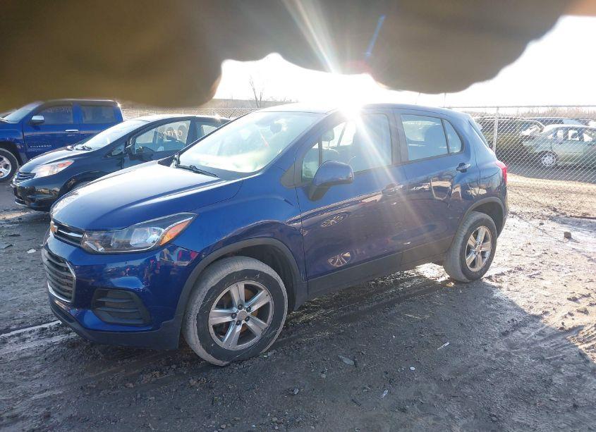 Photo 2 of 2017 Chevrolet Trax LS (VIN 3GNCJNSB2HL185437)