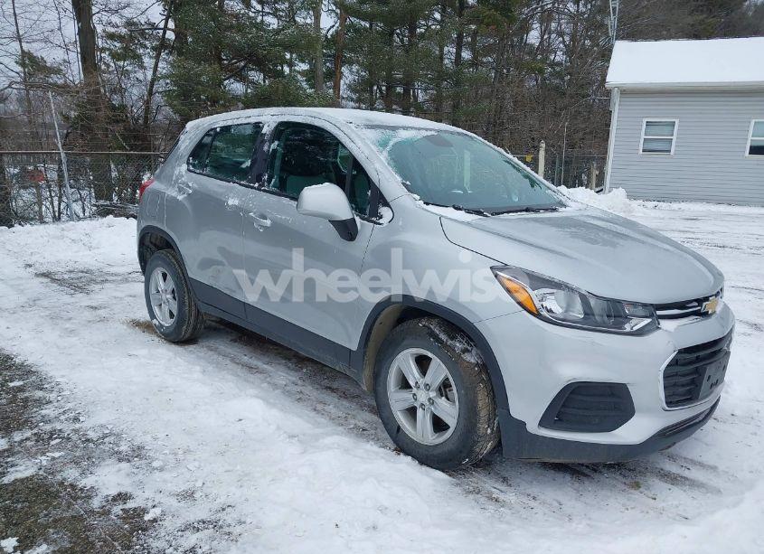 2018 Chevrolet Trax LS (VIN 3GNCJNSB2JL155294) main photo
