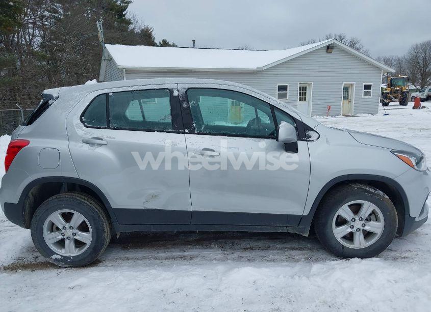 Photo 13 of 2018 Chevrolet Trax LS (VIN 3GNCJNSB2JL155294)