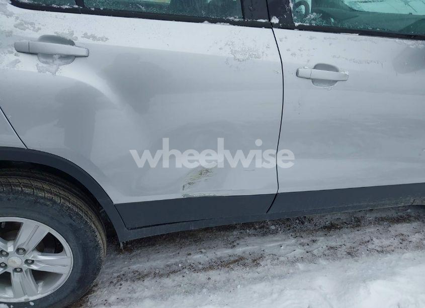 Photo 18 of 2018 Chevrolet Trax LS (VIN 3GNCJNSB2JL155294)