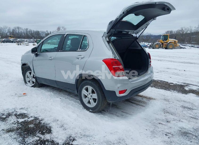 Photo 3 of 2018 Chevrolet Trax LS (VIN 3GNCJNSB2JL155294)