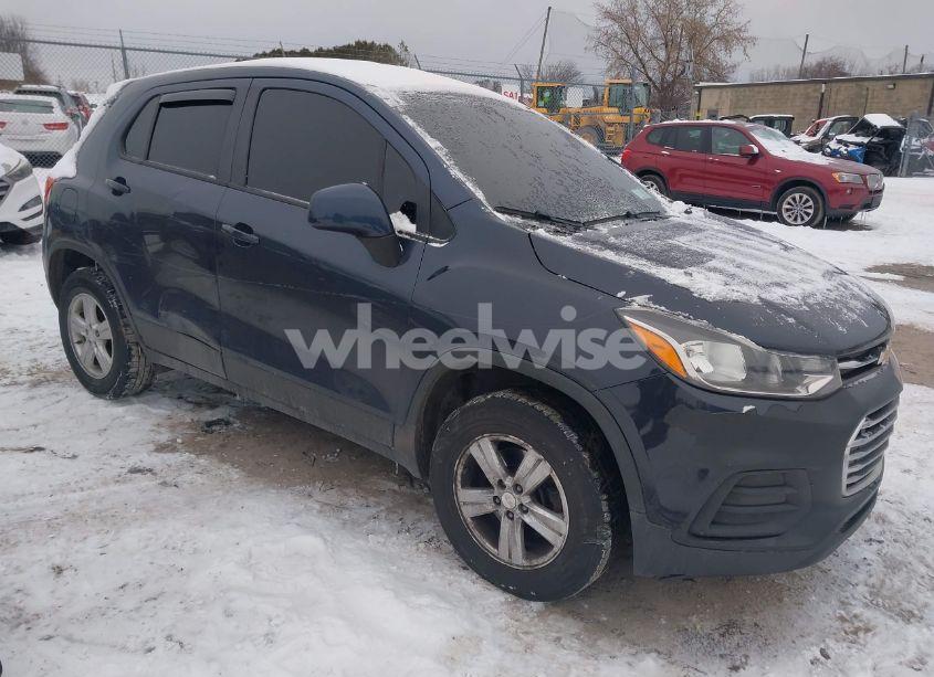 2018 Chevrolet Trax LS (VIN 3GNCJNSB2JL368178) main photo