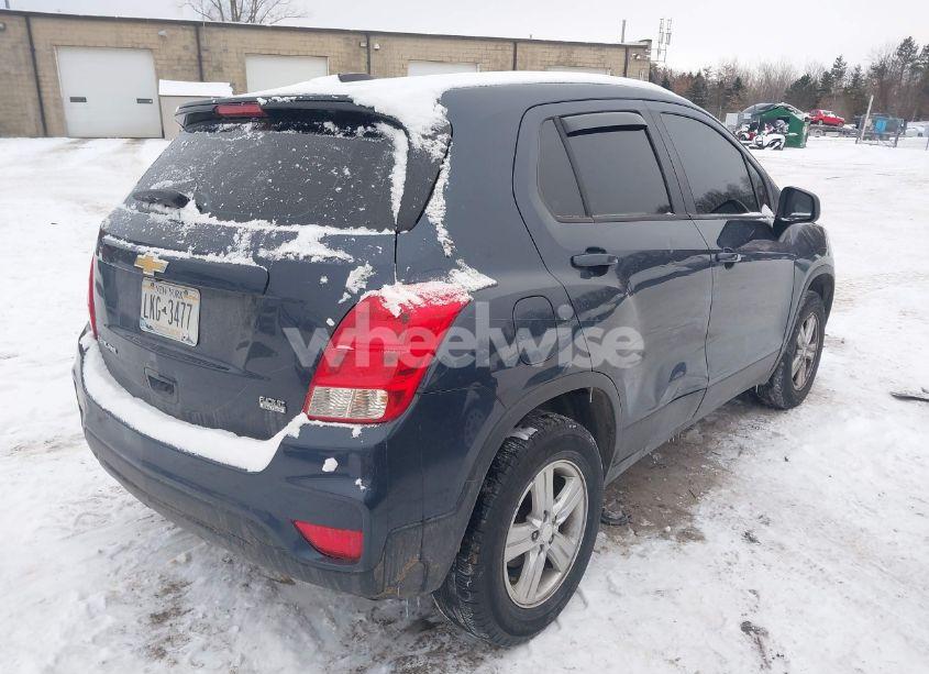 Photo 4 of 2018 Chevrolet Trax LS (VIN 3GNCJNSB2JL368178)