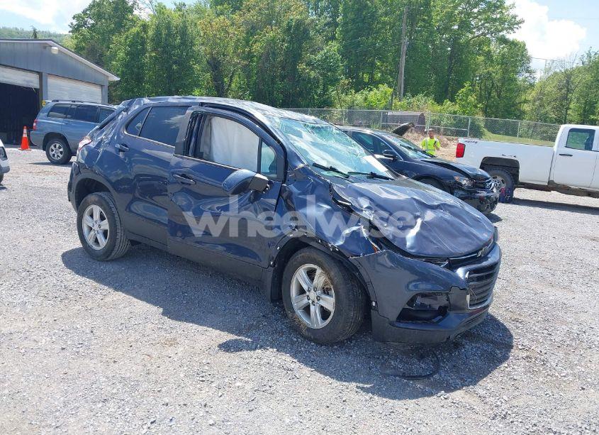 2019 Chevrolet Trax LS (VIN 3GNCJNSB2KL237382) main photo