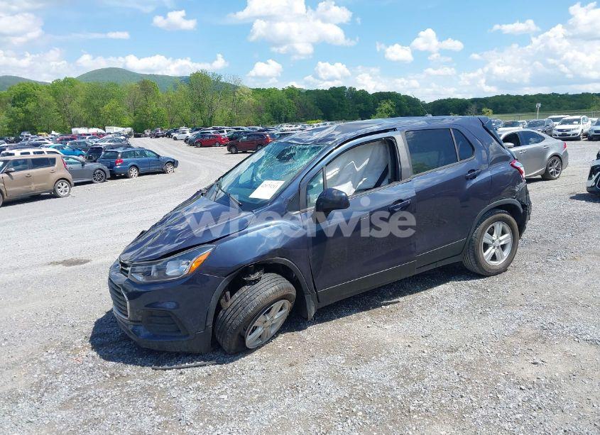 Photo 2 of 2019 Chevrolet Trax LS (VIN 3GNCJNSB2KL237382)